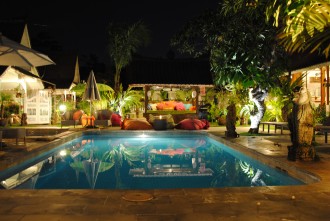 Pool des Hotel Puri Tempo Doeloe auf Bali