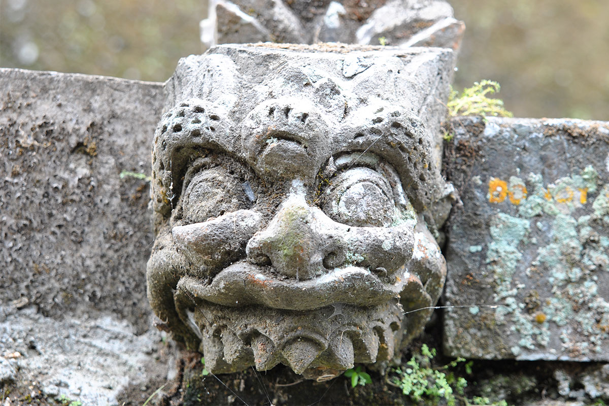 steinmaske-Tempeltour-in-Bali