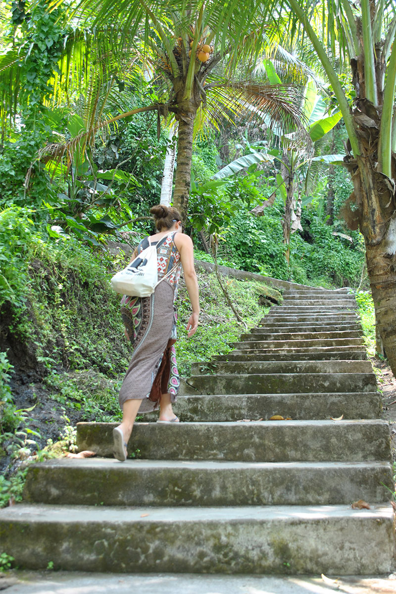 treppe-in-anlage-Tempeltour-in-Bali