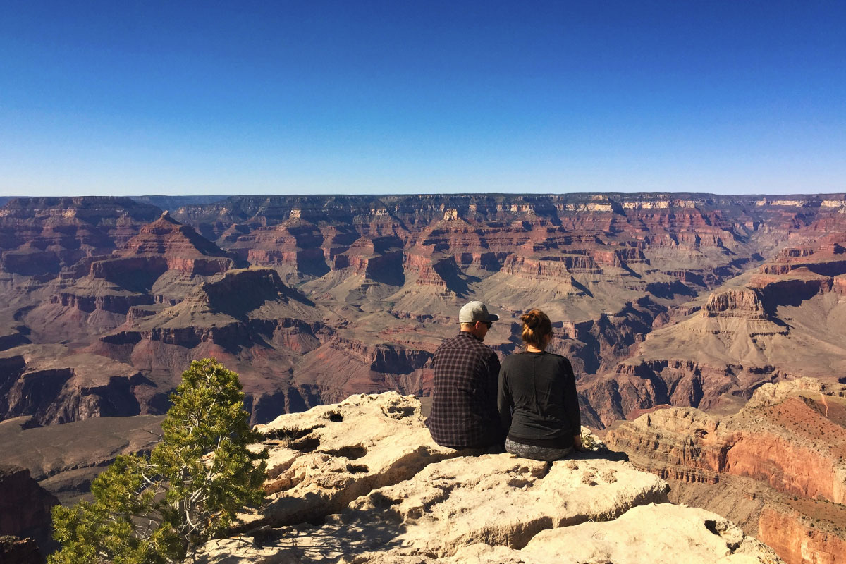 Gemeinsam einsam sitzen am Südrand des Grand Canyon.